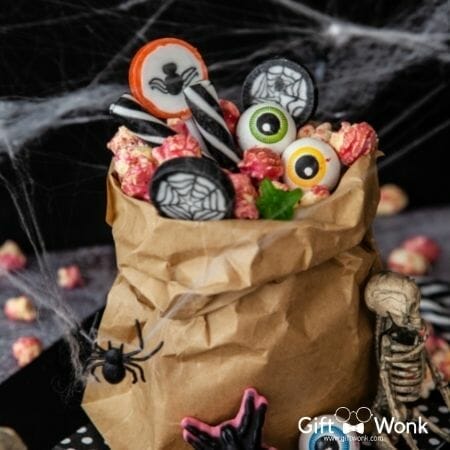 Enchanting Halloween Party Gift Ideas for a Screaming Good Time! 96 Halloween Party Gift - Halloween paper bag filled with candy