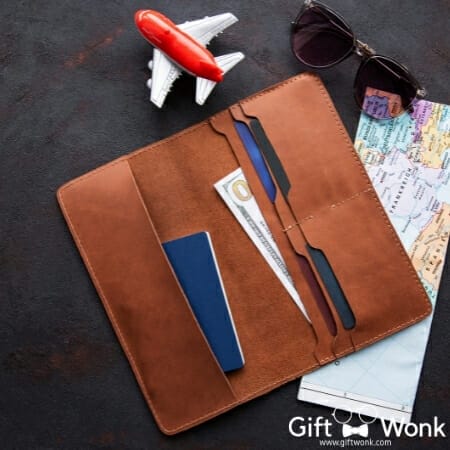 Christmas Gifts Everyone Will Love - Carryall for Travelers