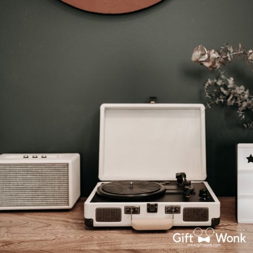 Best Record Players for Getting In on the Vinyl Trend 3